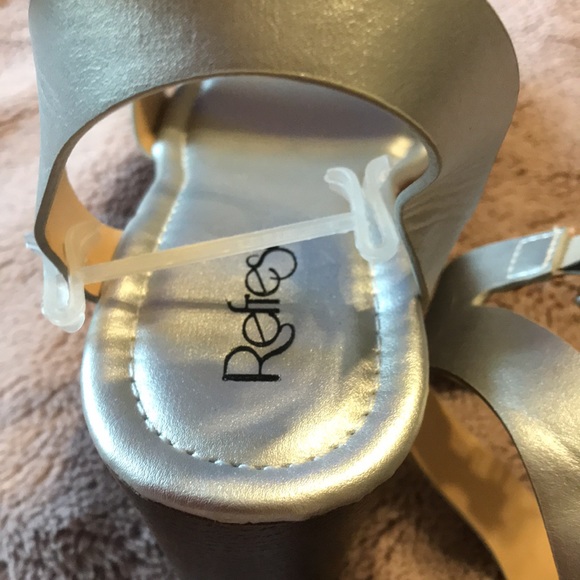 BNWT ladies size 8 silver wedge sandals by Refresh - Picture 2 of 7